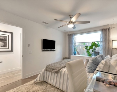 2105 Two Harbors Circle - Photo Thumbnail 21