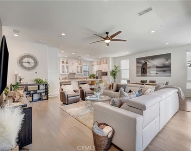 2105 Two Harbors Circle - Photo Thumbnail 4