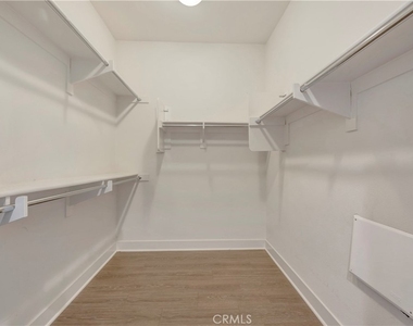 2105 Two Harbors Circle - Photo Thumbnail 32