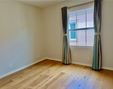 102 Chestnut Grove - Photo Thumbnail 24
