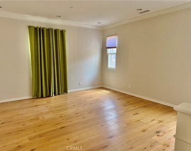 102 Chestnut Grove - Photo Thumbnail 13