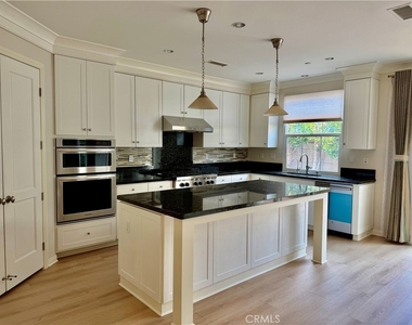 102 Chestnut Grove - Photo Thumbnail 6
