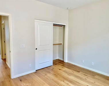 102 Chestnut Grove - Photo Thumbnail 25