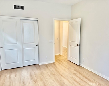 102 Chestnut Grove - Photo Thumbnail 2