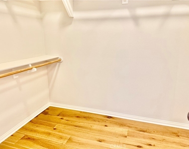 102 Chestnut Grove - Photo Thumbnail 17