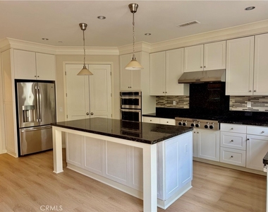 102 Chestnut Grove - Photo Thumbnail 7