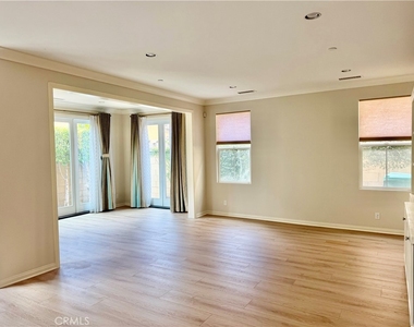 102 Chestnut Grove - Photo Thumbnail 9