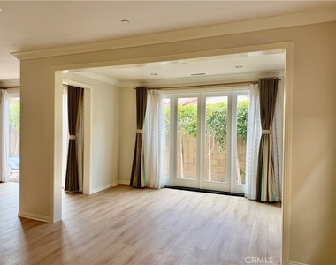 102 Chestnut Grove - Photo Thumbnail 10