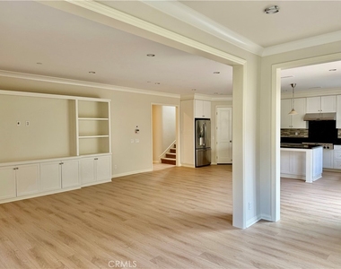 102 Chestnut Grove - Photo Thumbnail 11