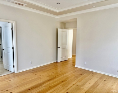 102 Chestnut Grove - Photo Thumbnail 15