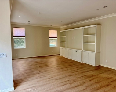 102 Chestnut Grove - Photo Thumbnail 8