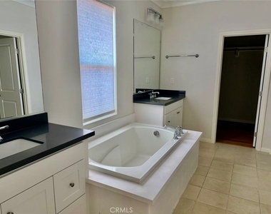 102 Chestnut Grove - Photo Thumbnail 16