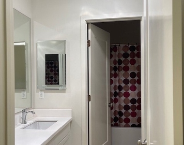 111 Holly Springs - Photo Thumbnail 26