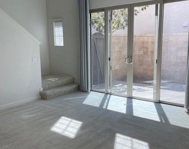 111 Holly Springs - Photo Thumbnail 3