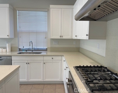 111 Holly Springs - Photo Thumbnail 10
