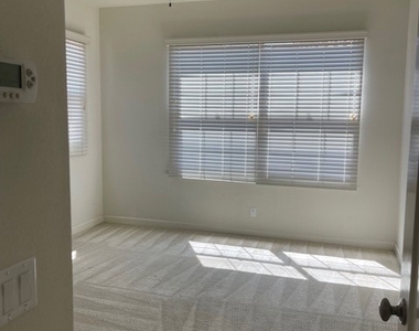 111 Holly Springs - Photo Thumbnail 15