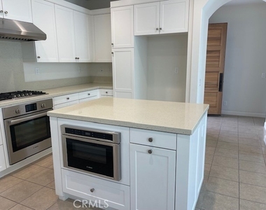 111 Holly Springs - Photo Thumbnail 7