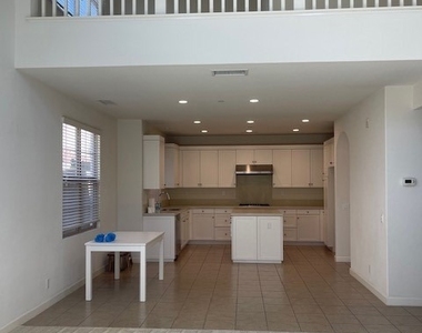 111 Holly Springs - Photo Thumbnail 6