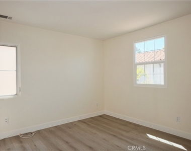74 Alevera Street - Photo Thumbnail 6
