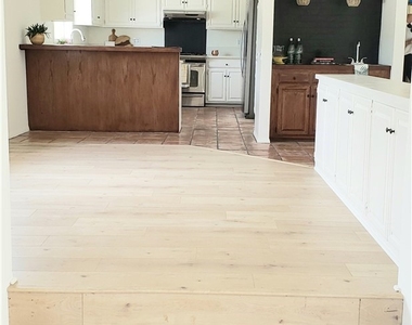 215 Knox Street - Photo Thumbnail 7