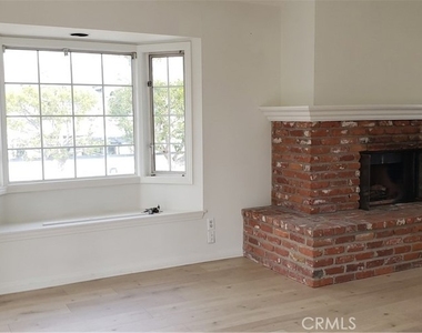 215 Knox Street - Photo Thumbnail 8