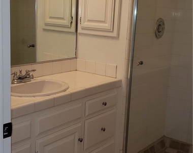 215 Knox Street - Photo Thumbnail 29