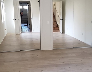 215 Knox Street - Photo Thumbnail 14