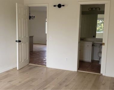 215 Knox Street - Photo Thumbnail 27