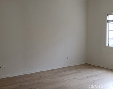 215 Knox Street - Photo Thumbnail 23
