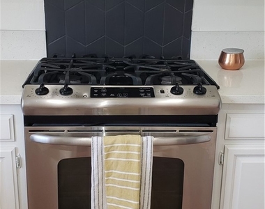 215 Knox Street - Photo Thumbnail 20