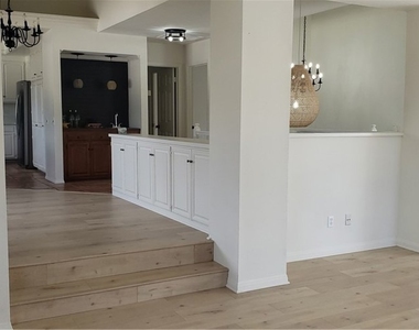 215 Knox Street - Photo Thumbnail 13