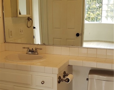 215 Knox Street - Photo Thumbnail 30