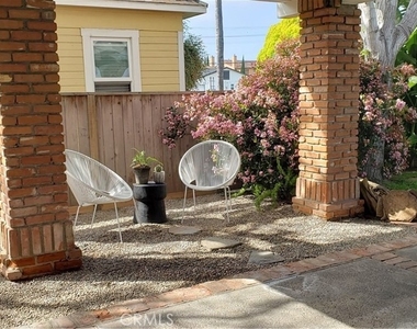 215 Knox Street - Photo Thumbnail 3