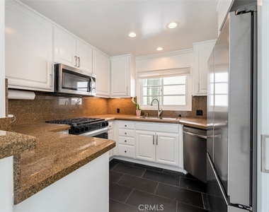 2830 2nd Avenue - Photo Thumbnail 11