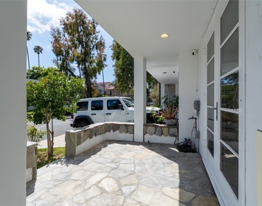 2830 2nd Avenue - Photo Thumbnail 4