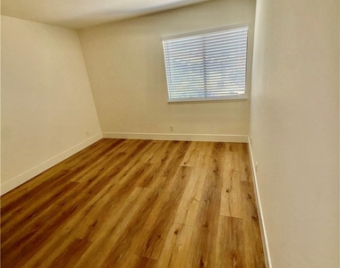 22185 Crane Street - Photo Thumbnail 8