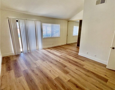 22185 Crane Street - Photo Thumbnail 7