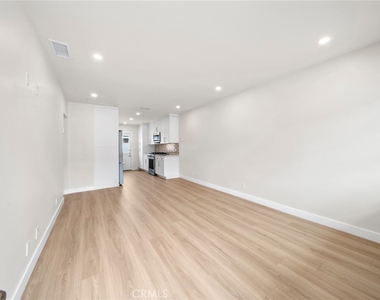 1801 Clay St - Photo Thumbnail 2