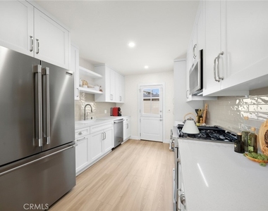 1801 Clay St - Photo Thumbnail 5