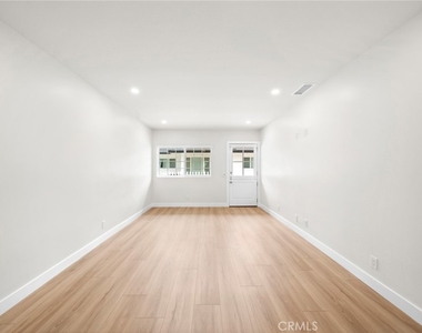 1801 Clay St - Photo Thumbnail 4