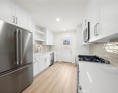 1801 Clay St - Photo Thumbnail 6