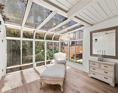 201 Nyes Place - Photo Thumbnail 14