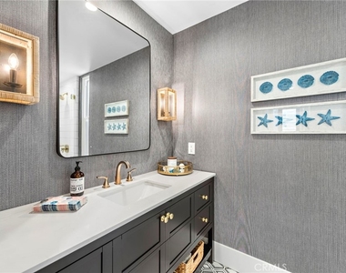 201 Nyes Place - Photo Thumbnail 18