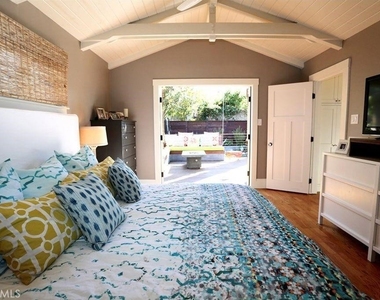 555 Bluebird Canyon Drive - Photo Thumbnail 4