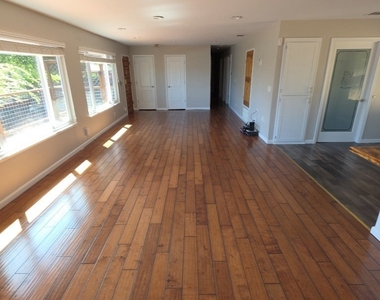 9786 Mount Hood Way - Photo Thumbnail 3