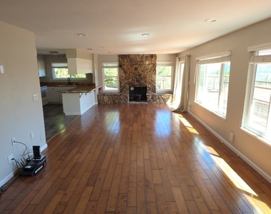 9786 Mount Hood Way - Photo Thumbnail 2
