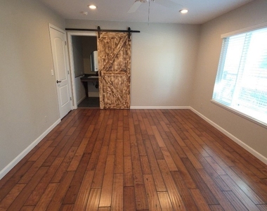 9786 Mount Hood Way - Photo Thumbnail 11