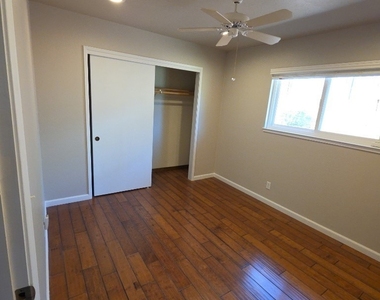 9786 Mount Hood Way - Photo Thumbnail 14