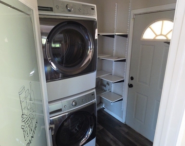 9786 Mount Hood Way - Photo Thumbnail 6