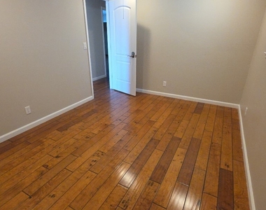 9786 Mount Hood Way - Photo Thumbnail 8